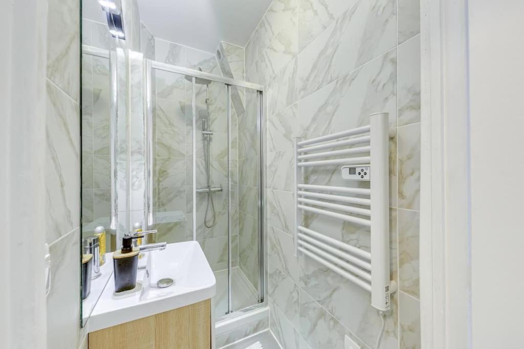 Appartement Moderne, Proche Porte De Versailles Et Gare De Clamart Malakoff Buitenkant foto